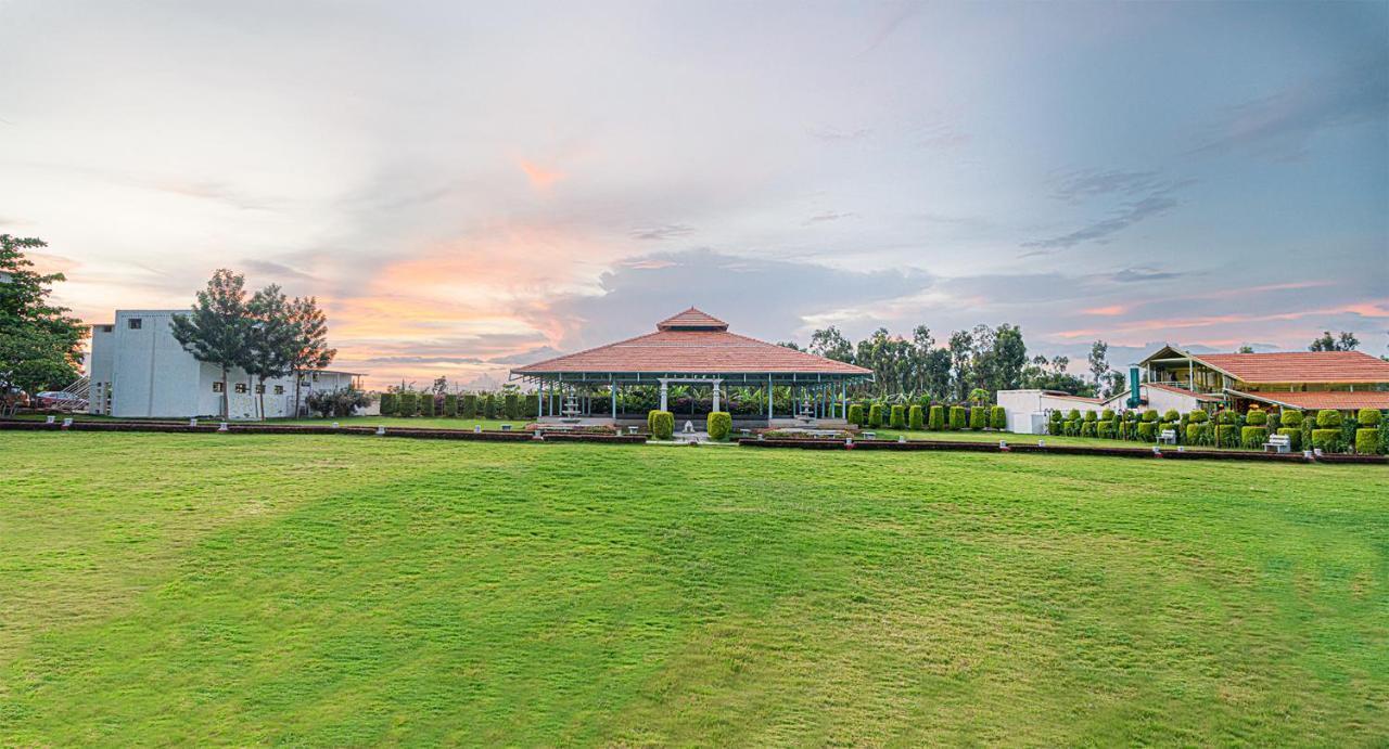 Fiestaa Resort N Events Venue Devanahalli Eksteriør billede
